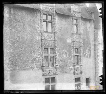 Fenêtres du château (Laval)